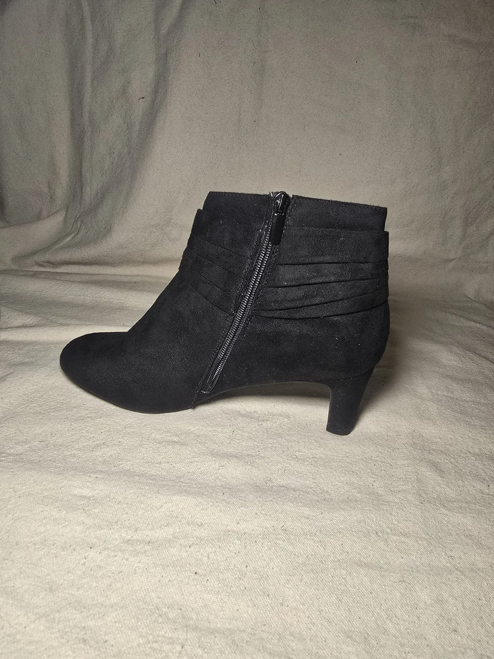 East 5th Black Suede Ankle Boot with Side Bow Accent Size 11